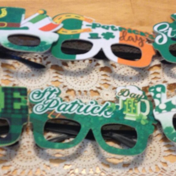 Party Supplies - St. Patrick's Day Glasses bundle - Picture 4 of 5